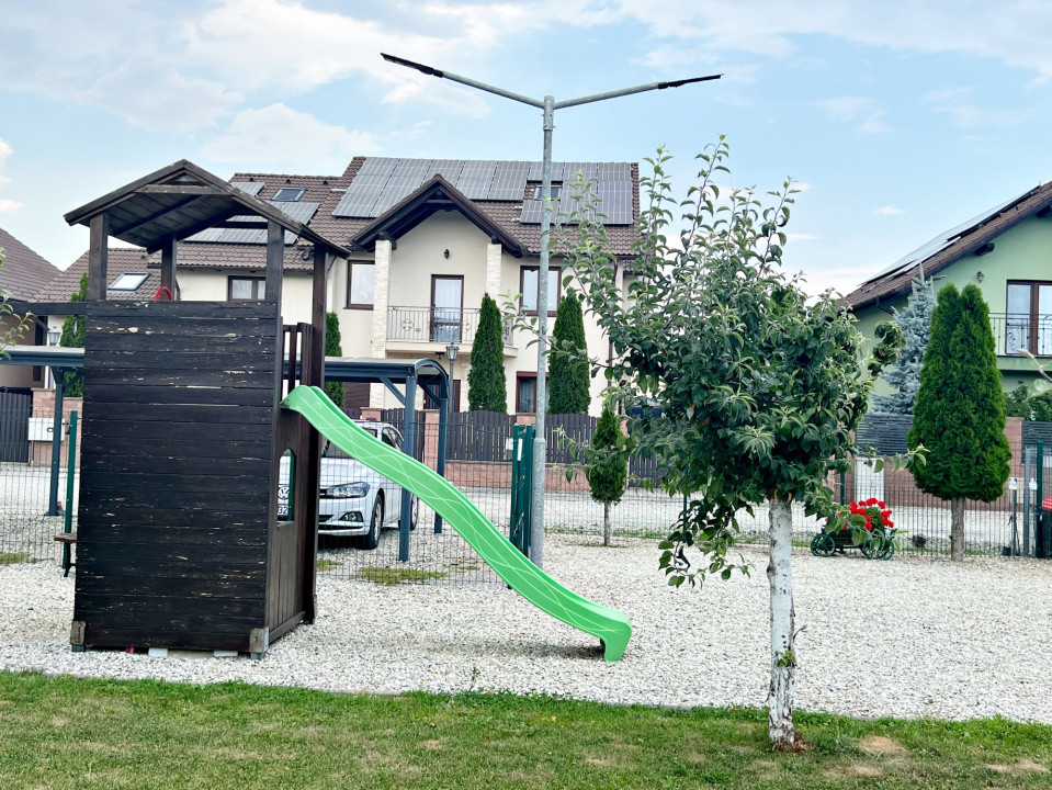 Casă mare cu teren generos – perfect împărțită pentru birouri sau 4 apartamente