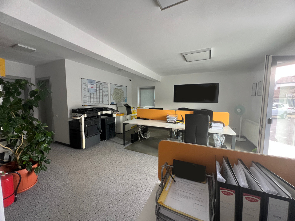 Casă mare cu teren generos – perfect împărțită pentru birouri sau 4 apartamente