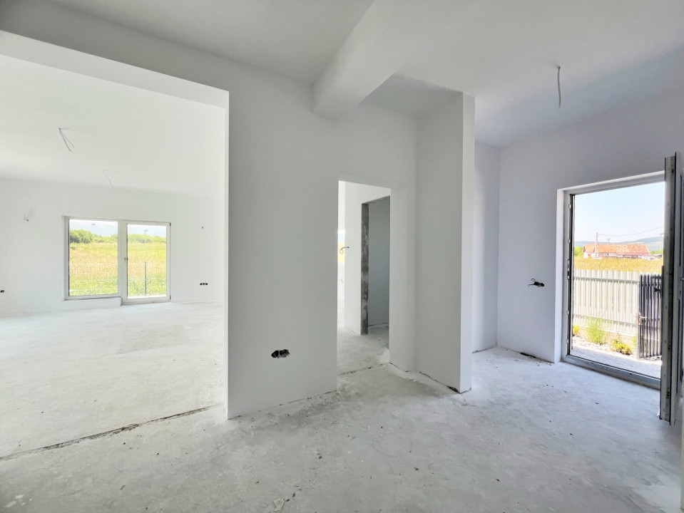 Casă de Vânzare în Cristian, Sibiu - 5 Camere, 2 Terase, Teren 486