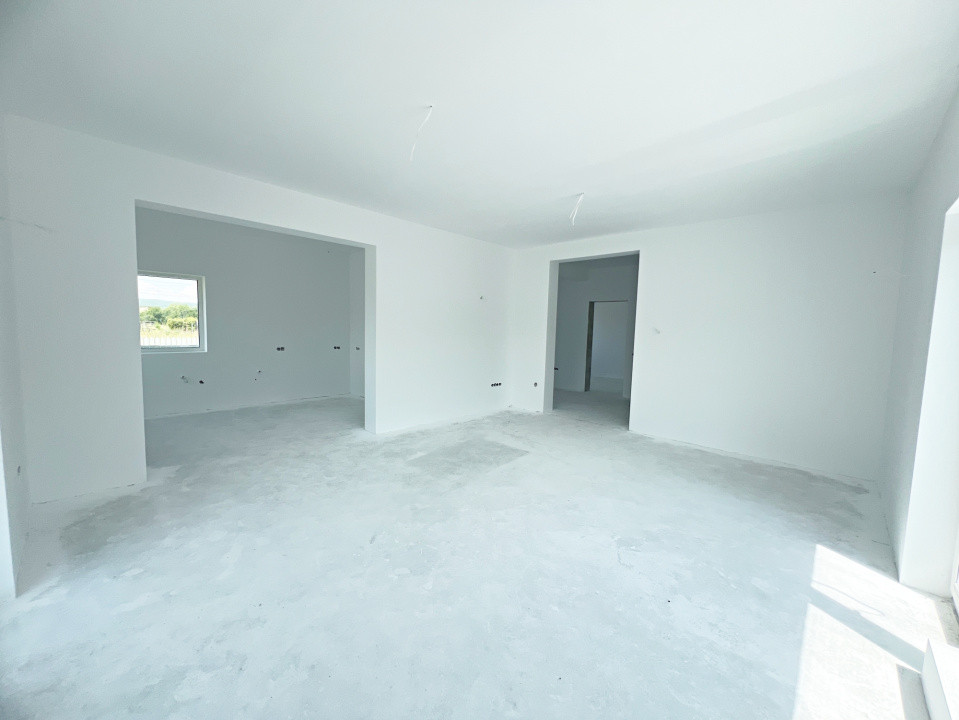 Casă de Vânzare în Cristian, Sibiu - 5 Camere, 2 Terase, Teren 486