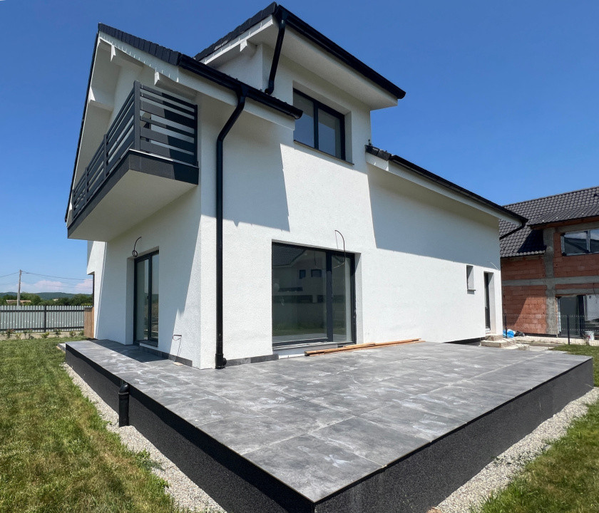 Casă de Vânzare în Cristian, Sibiu - 5 Camere, 2 Terase, Teren 486