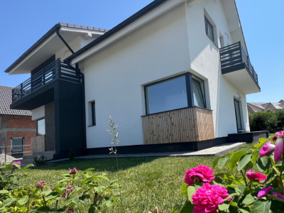 Casă de Vânzare în Cristian, Sibiu - 5 Camere, 2 Terase, Teren 486