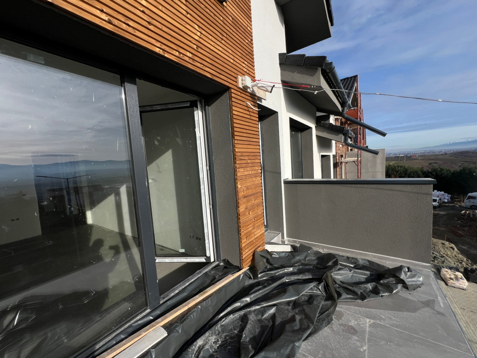 Apartament 3 camere, două băi, curte 50 mp.-Natura la tine acasă! Cristian-SiBiU