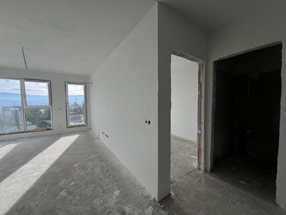 Apartament 3 camere, două băi, curte 50 mp.-Natura la tine acasă! Cristian-SiBiU