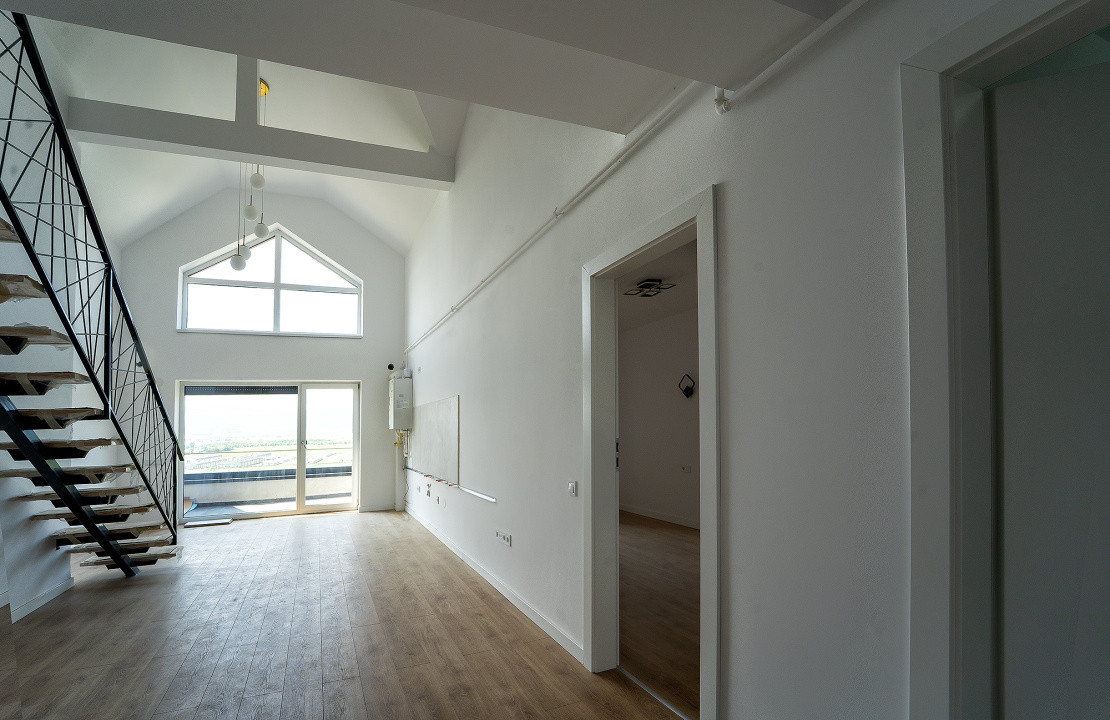 Penthouse 3  camere - finisat la cheie, intabulat