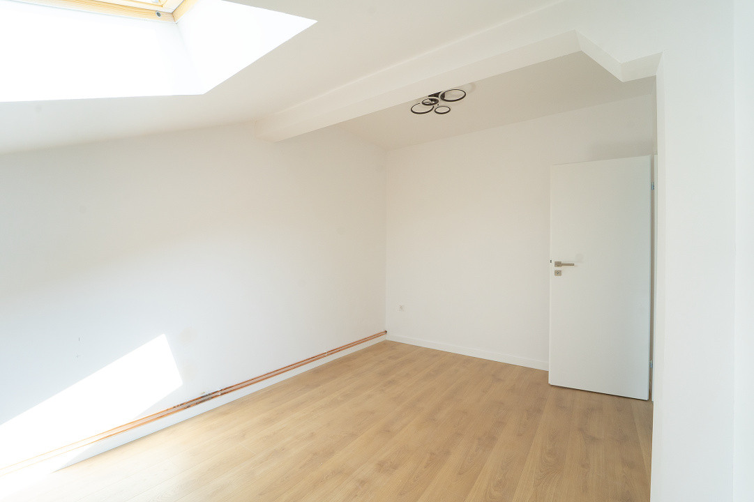 Penthouse 3  camere - finisat la cheie, intabulat