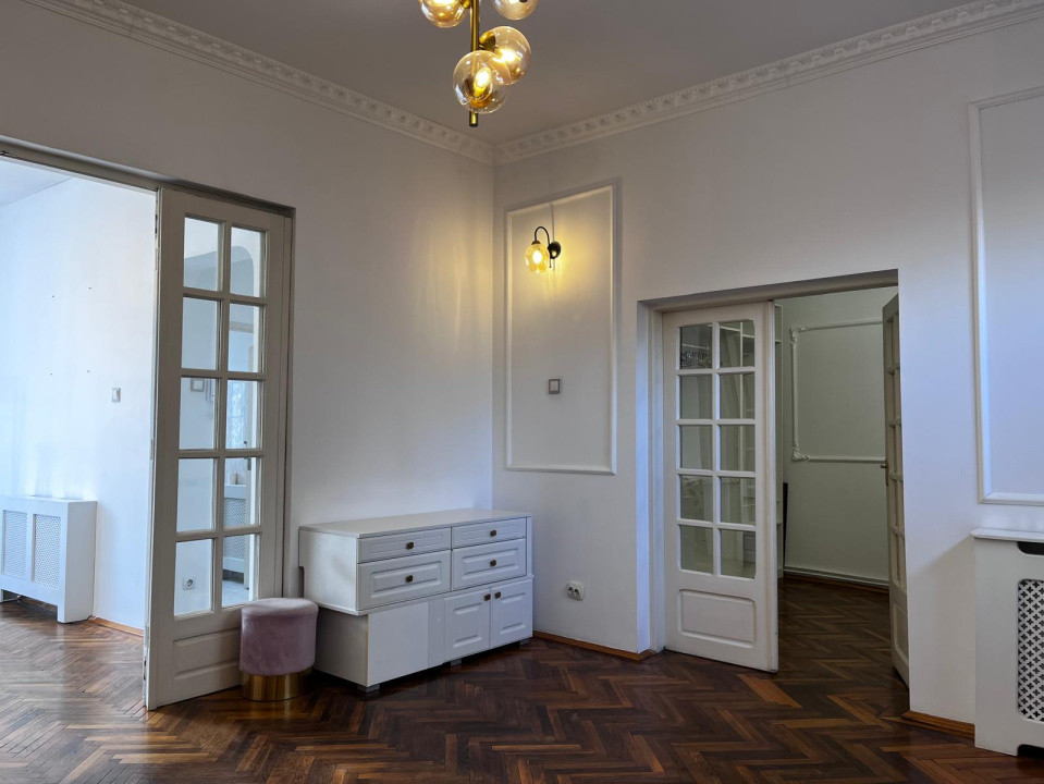 Apartament 3 camere de închiriat – liniște, accesibilitate și viață urbană