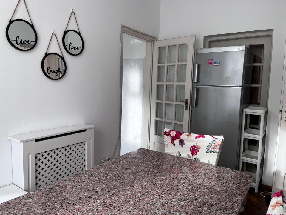 Apartament 3 camere de închiriat – liniște, accesibilitate și viață urbană