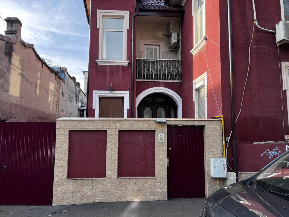 Apartament 3 camere de închiriat – liniște, accesibilitate și viață urbană