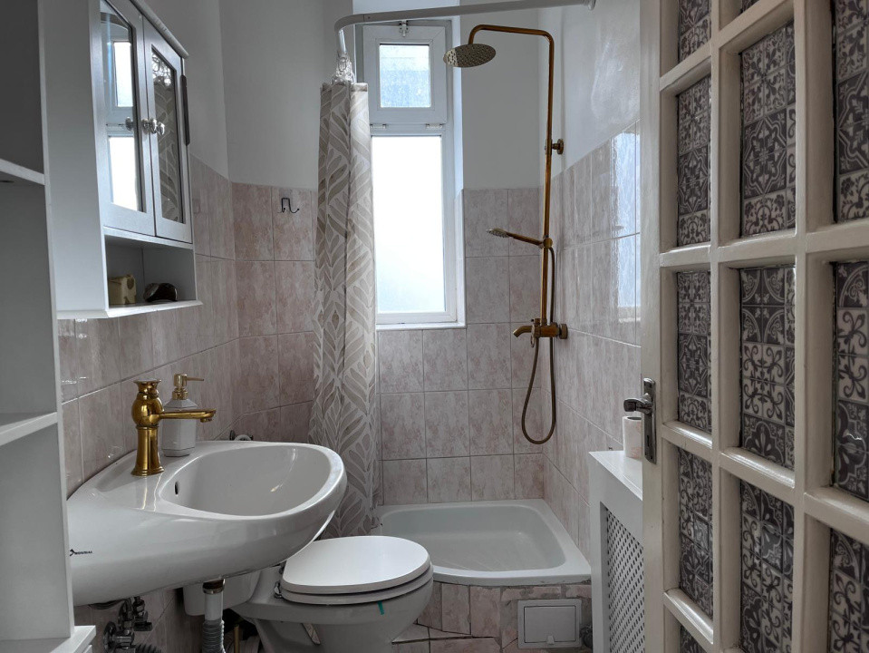 Apartament 3 camere de închiriat – liniște, accesibilitate și viață urbană