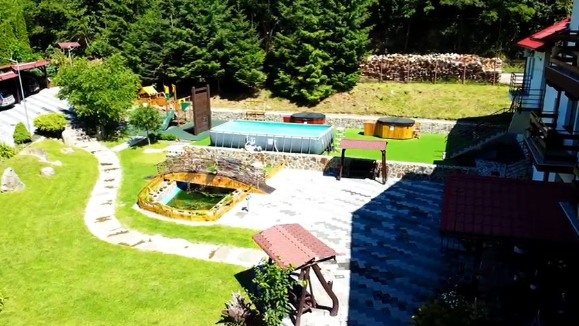 Lacul de Argint, pensiune 14 camere cu restaurant și lac în zonă premium!