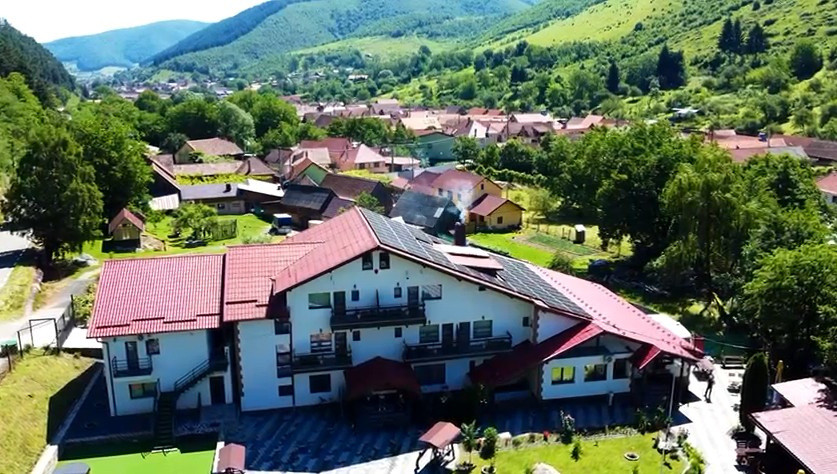 Lacul de Argint, pensiune 14 camere cu restaurant și lac în zonă premium!
