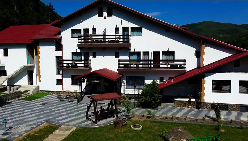 Lacul de Argint, pensiune 14 camere cu restaurant și lac în zonă premium!
