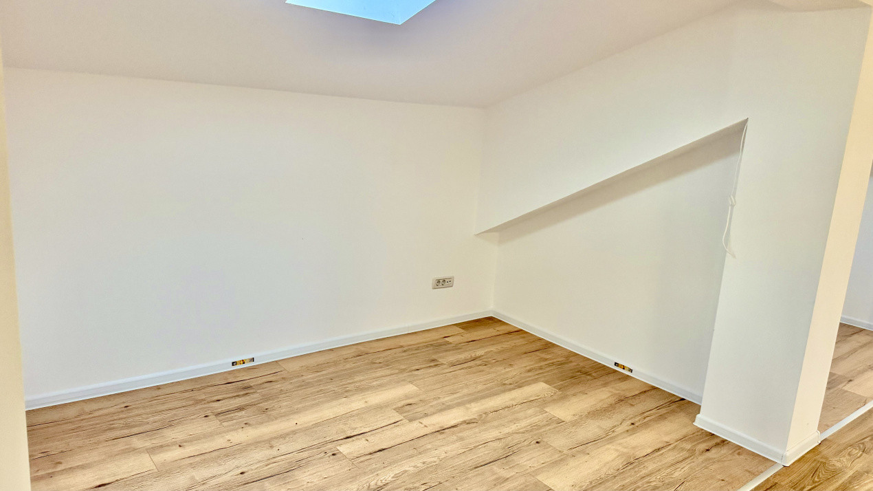 Spațiu de birouri 150 mp | Zona Tractorul | Compartimentat | Balcon mare 