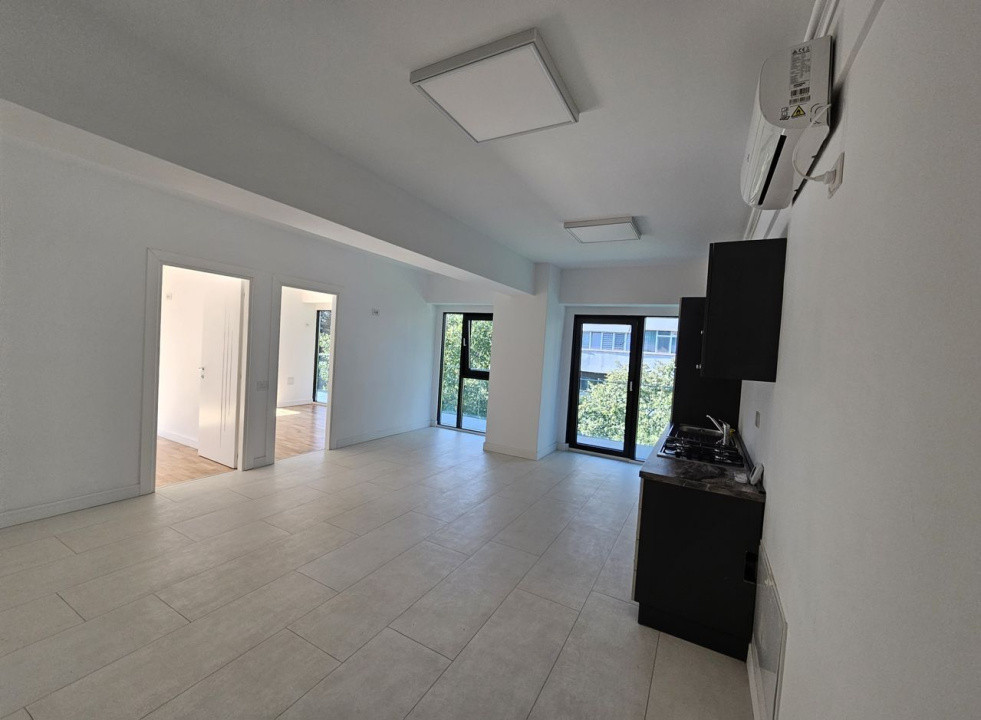 Apartament 3 camere nemobilat, pentru birouri, salon etc