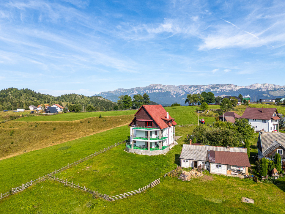 Casă de vânzare Fundata ,ideală pensiune, Comision 0%