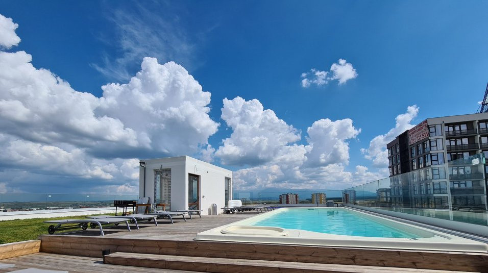 Apartament de lux de inchiriat 3 camere cu piscina exterioara in Sibiu