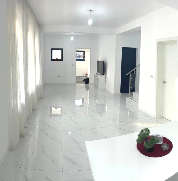 Casa moderna spatioasa, luminoasa si confortabila 