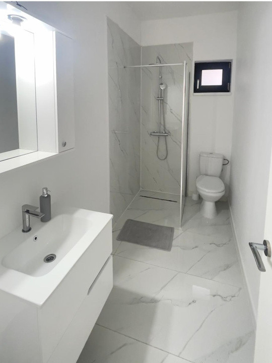 Casa moderna spatioasa, luminoasa si confortabila 