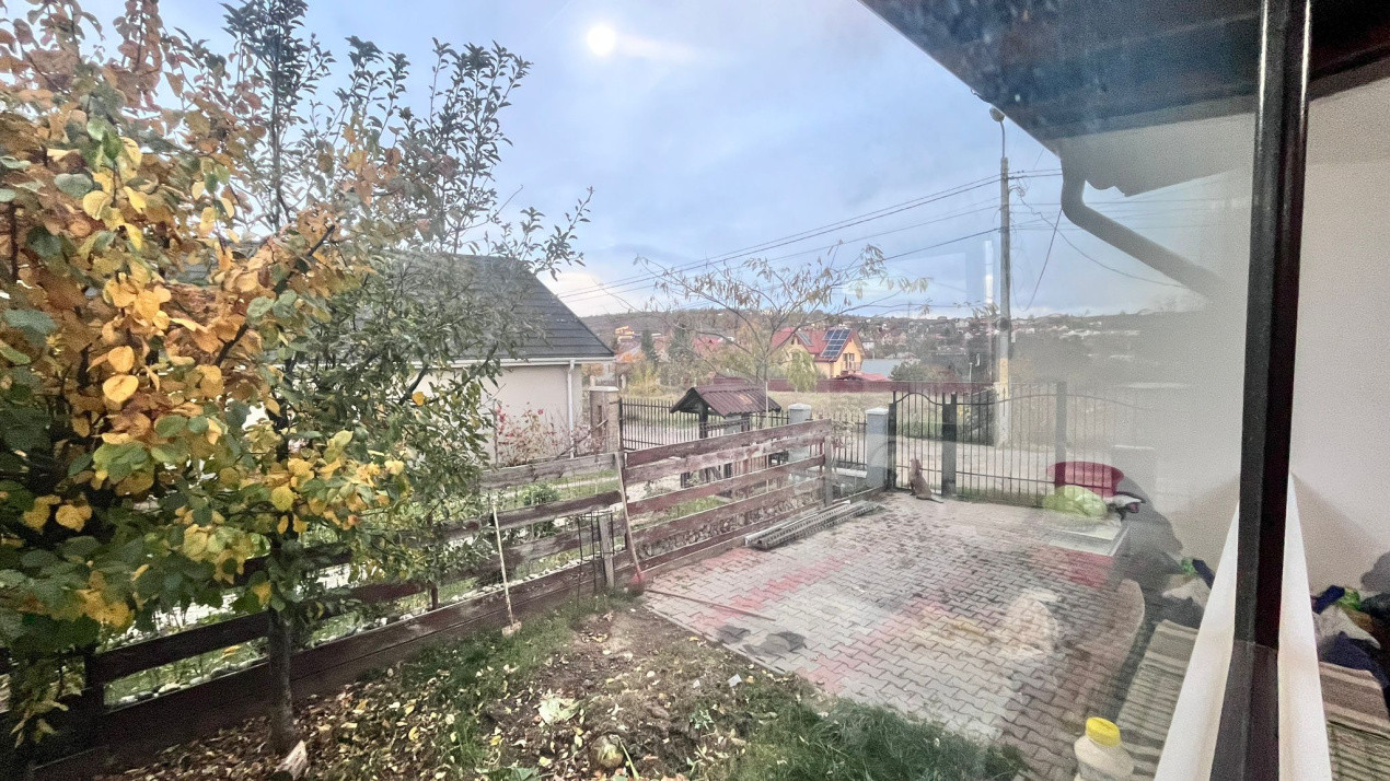 Apartament in bloc-vila, pe 2 nivele, demisol si parter, cu curte, in Bucium!