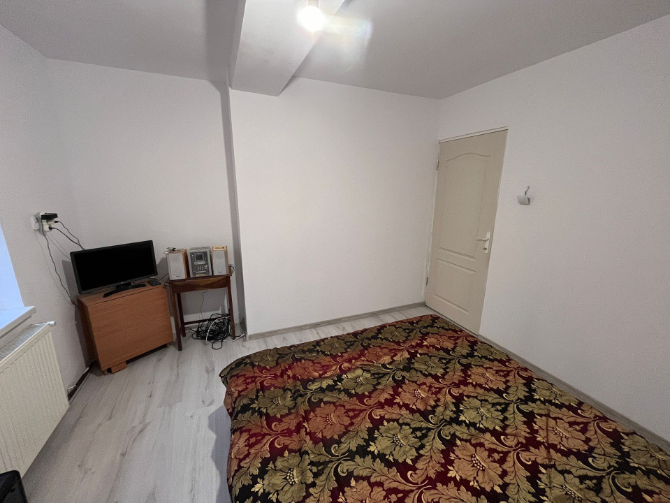 Apartament in bloc-vila, pe 2 nivele, demisol si parter, cu curte, in Bucium!