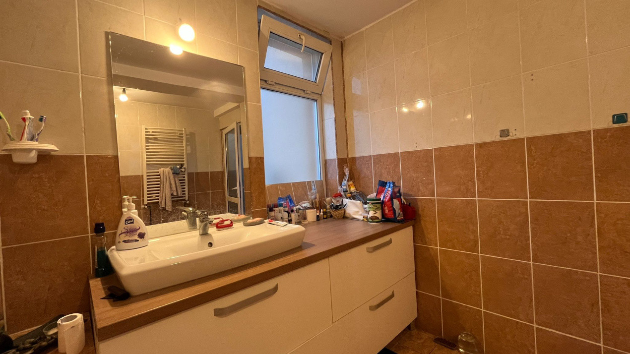 Apartament in bloc-vila, pe 2 nivele, demisol si parter, cu curte, in Bucium!