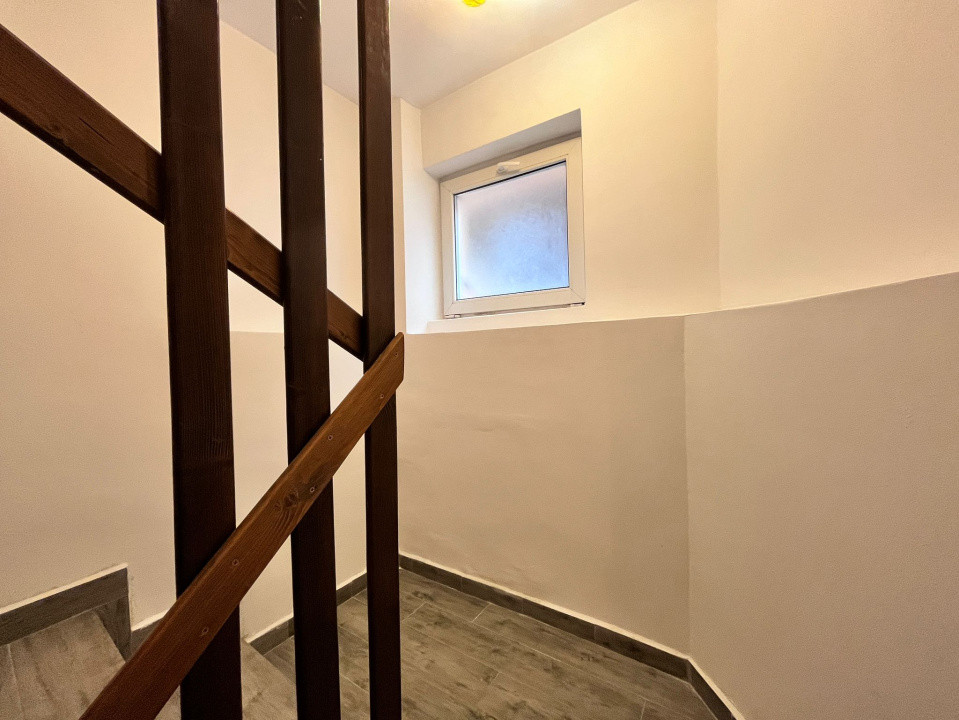 Apartament in bloc-vila, pe 2 nivele, demisol si parter, cu curte, in Bucium!