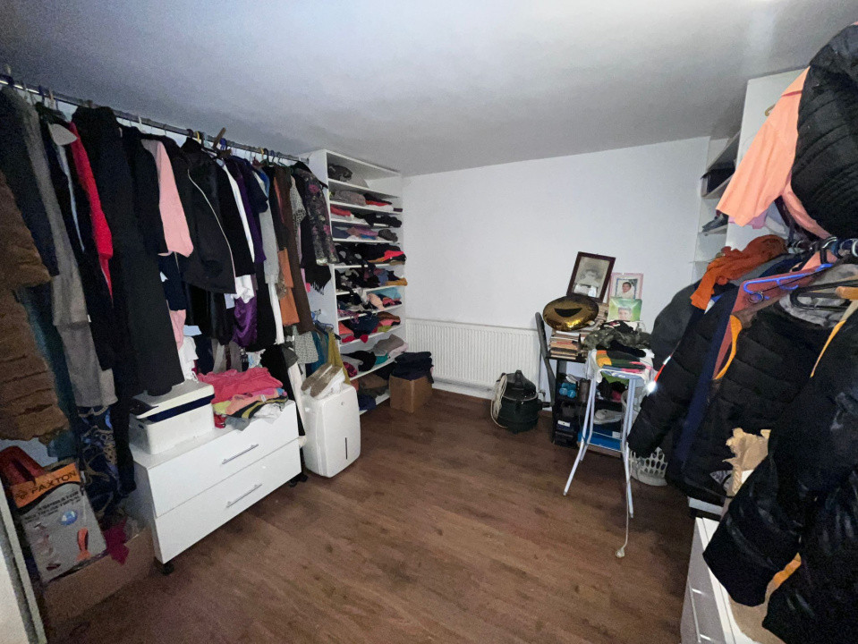 Apartament in bloc-vila, pe 2 nivele, demisol si parter, cu curte, in Bucium!