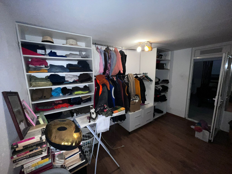 Apartament in bloc-vila, pe 2 nivele, demisol si parter, cu curte, in Bucium!