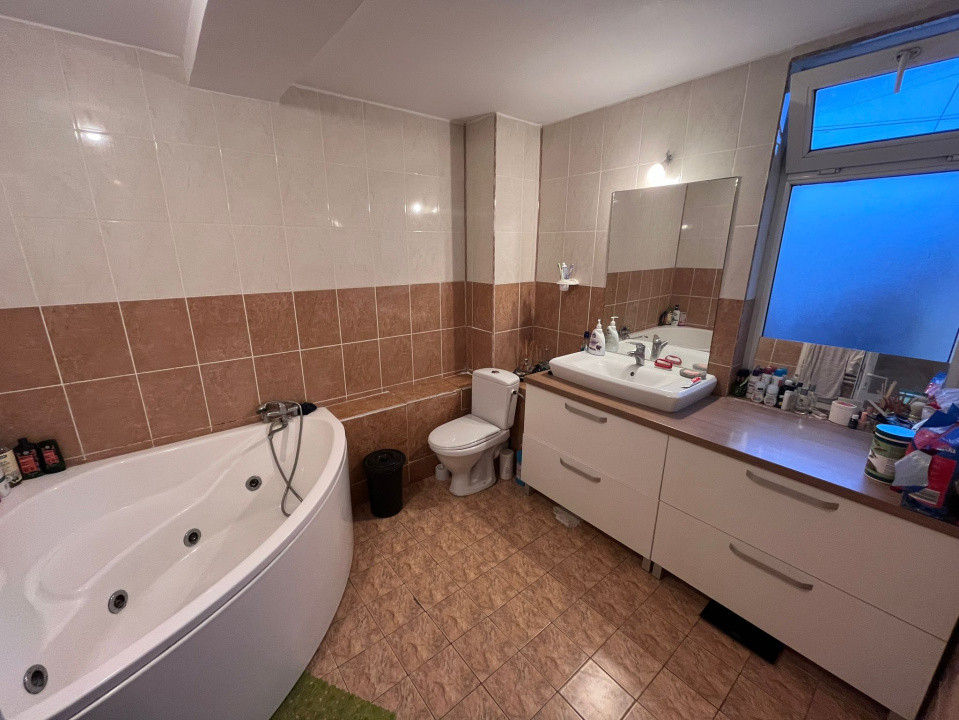 Apartament in vila, pe 2 nivele, cu teren, in Bucium!
