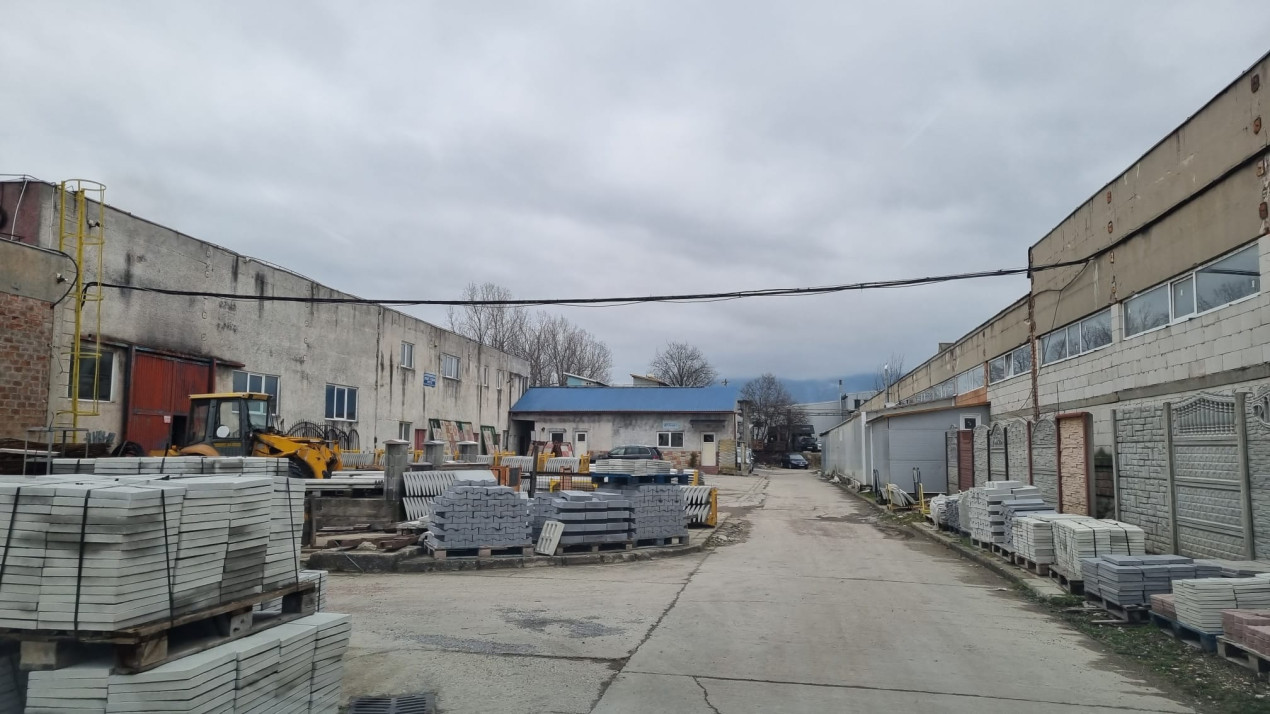 Hala industriala Uzina 2 cu teren betonat de 4500 mp