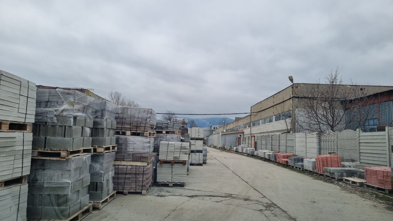 Hala industriala Uzina 2 cu teren betonat de 4500 mp