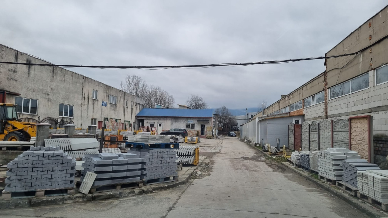 Hala industriala Uzina 2 cu teren betonat de 4500 mp