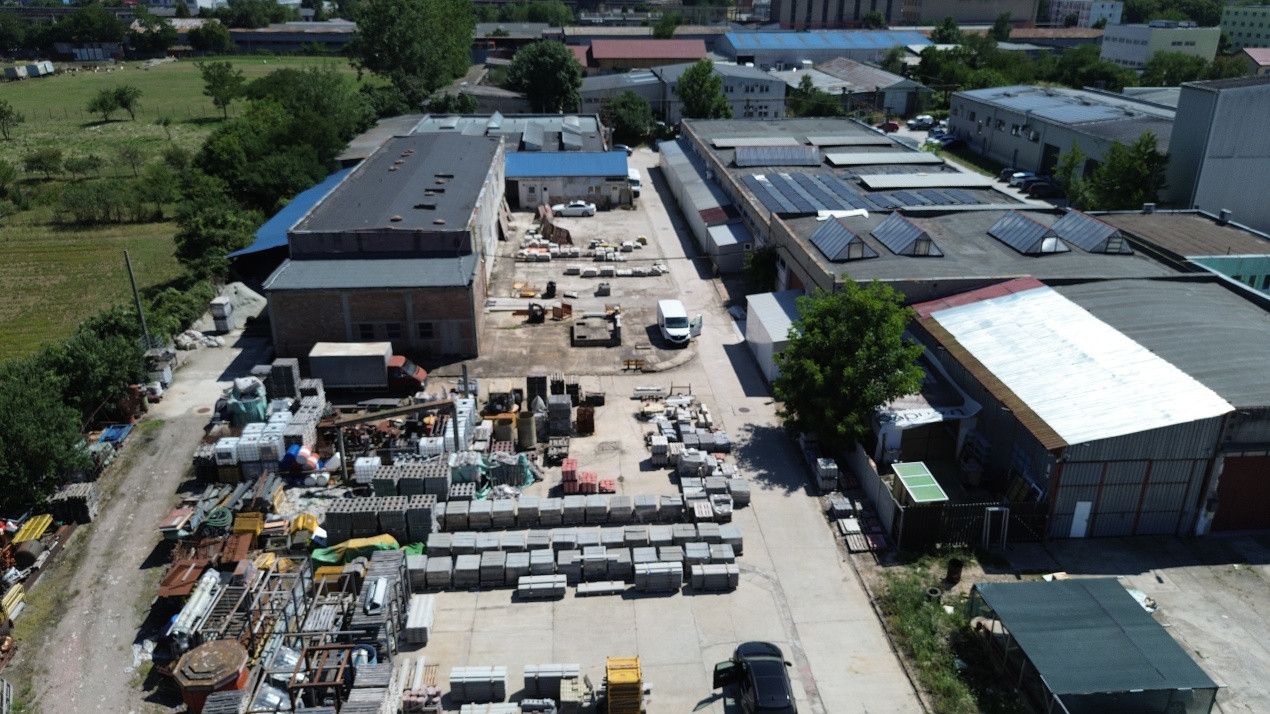Hala industriala Uzina 2 cu teren betonat de 4500 mp