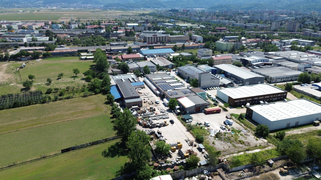 Hala industriala Uzina 2 cu teren betonat de 4500 mp