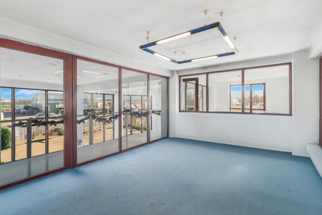 Spațiu comercial – Showroom & Birouri – Calea Feldioarei - DN13