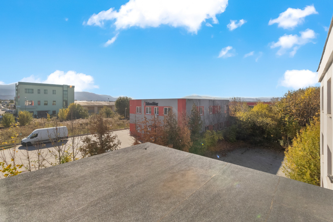 Spațiu comercial – Showroom & Birouri – Calea Feldioarei - DN13