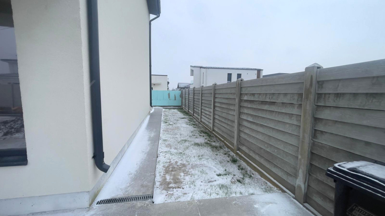 Casa tip duplex, Carcea, toate utilitatile la alb