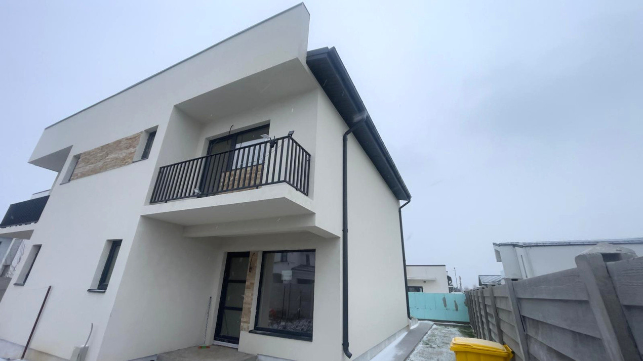 Casa tip duplex, Carcea, toate utilitatile la alb