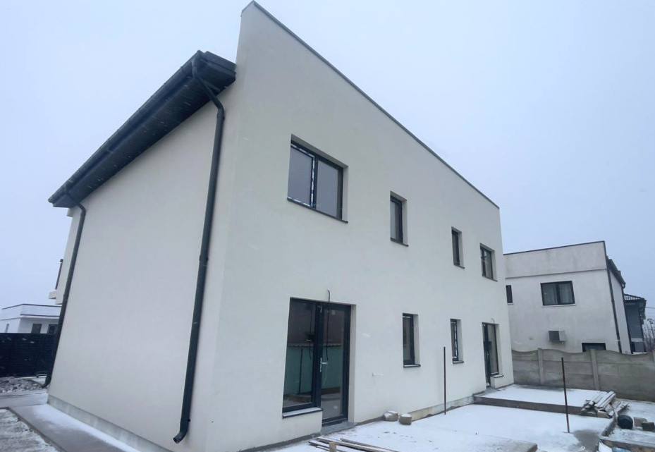 Casa tip duplex, Carcea, toate utilitatile la alb