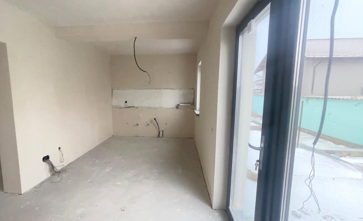 Casa tip duplex, Carcea, toate utilitatile la alb