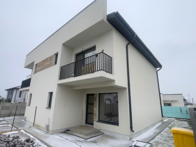 Casa tip duplex, Carcea, toate utilitatile la alb