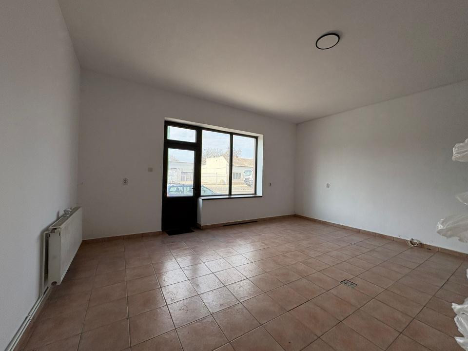 Spatiu comercial stradal cu vitrina, GH. DOJA - expunere excelenta!