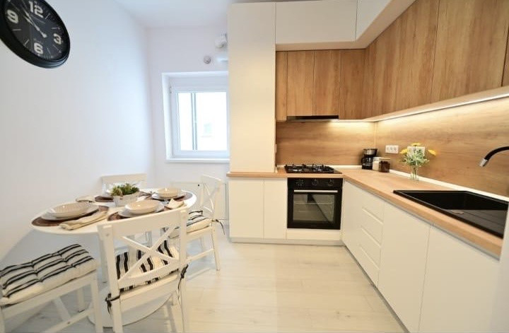 Apartament modern cu 2 dormitoare, balcon și parcare 