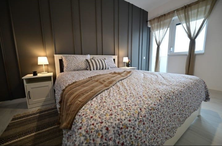 Apartament modern cu 2 dormitoare, balcon și parcare 