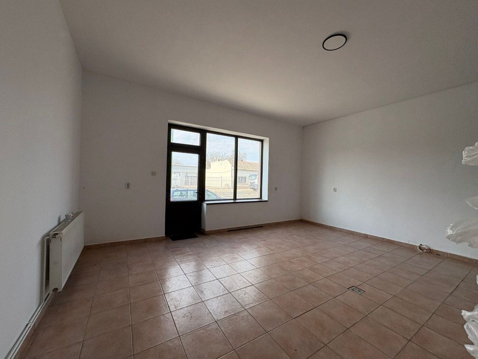 Spatiu comercial stradal cu vitrina, GH. DOJA - expunere excelenta!