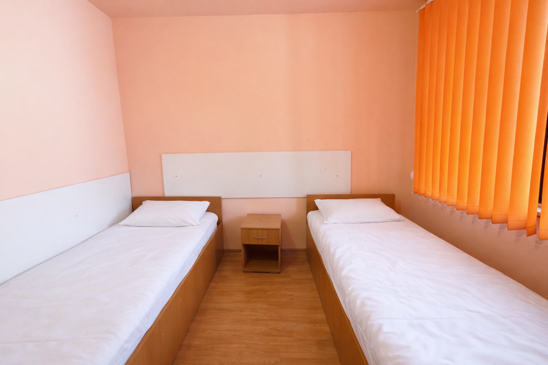 Garsonieră / cameră cu baie proprie - Zona Carierei