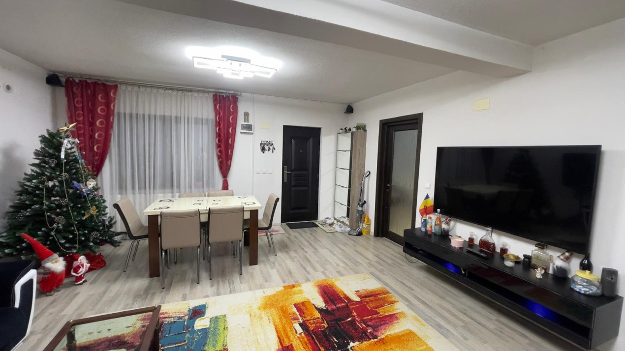 Triplex cu grădină și stradă privată – confort, intimitate și stil