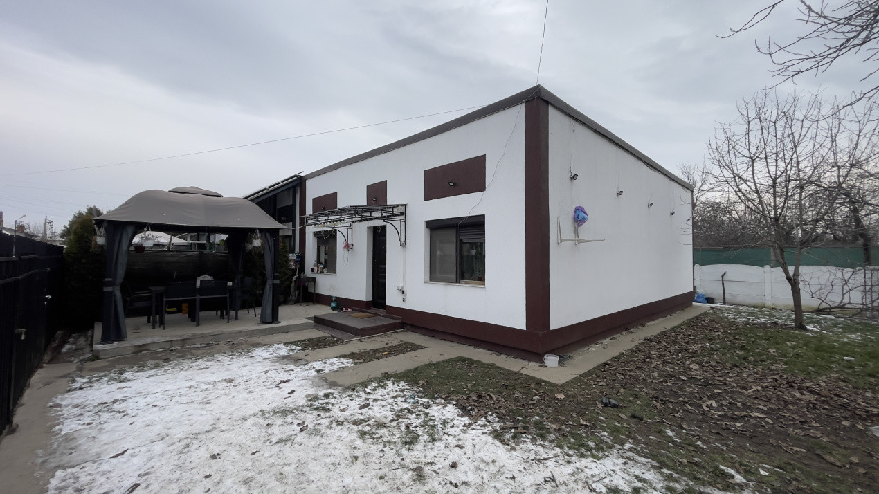 Triplex cu grădină și stradă privată – confort, intimitate și stil