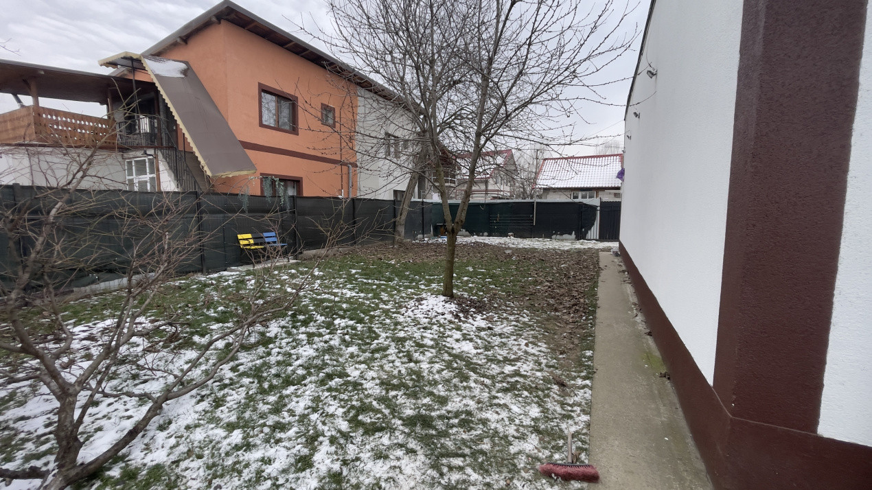 Triplex cu grădină și stradă privată – confort, intimitate și stil